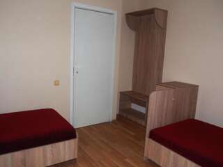 Мотели Motel Laurita Каунас Трехместный номер с общим туалетом-8